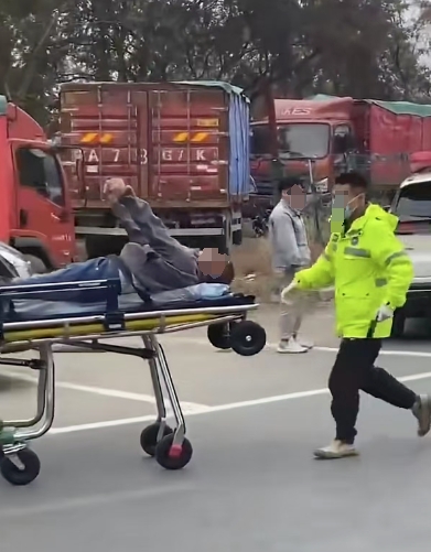 痛心！又走了一个，一天跑十几个小时，网约车司机拿命都换不到钱