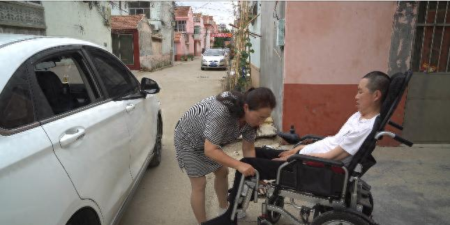 渐冻症夫妻开网约车_渐冻症家庭生活_开网约车也能送外卖