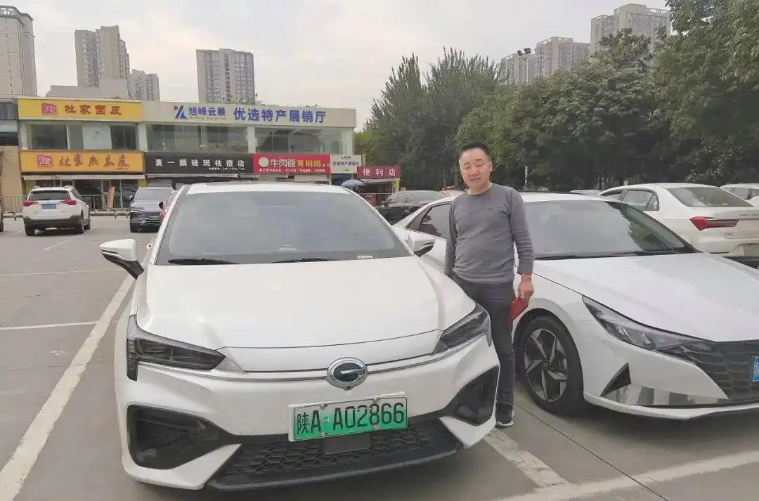 最牛网约车司机_13年跑车经验出租车司机_网约车司机李宏恩